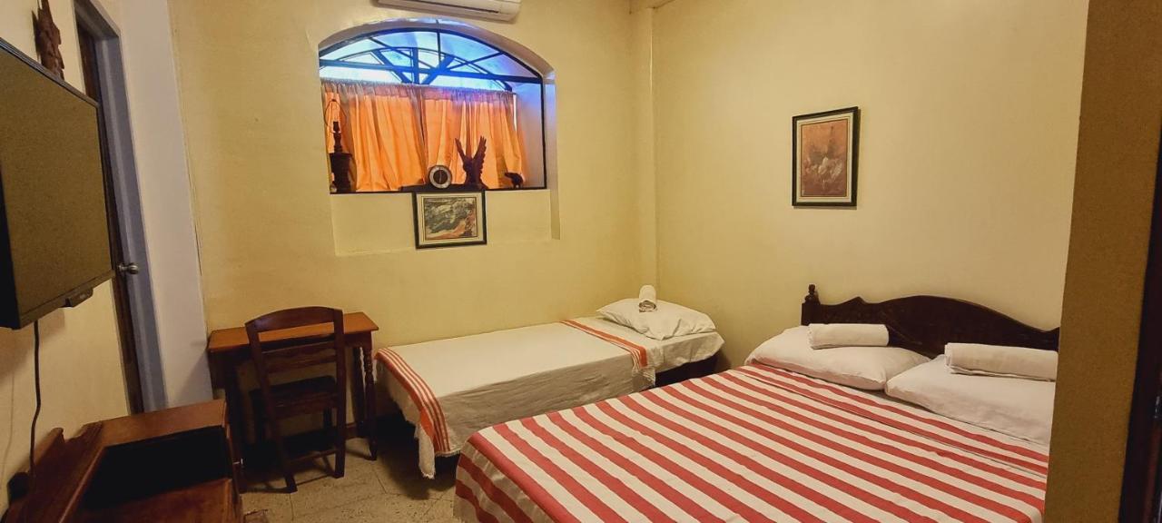 Hotel Casa Familya Batac Exterior foto